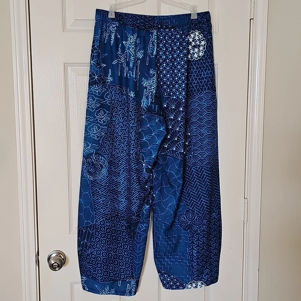 NWT Women's Capri Boho Beachy Casual Pull On Pant XL Blues Whites - Picture 4 of 14